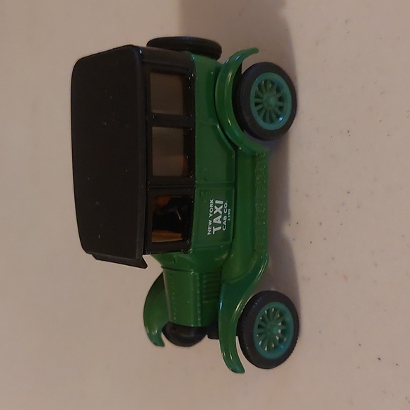 1:43 scale 1923 Ford New York Taxi cab - Picture 1 of 5